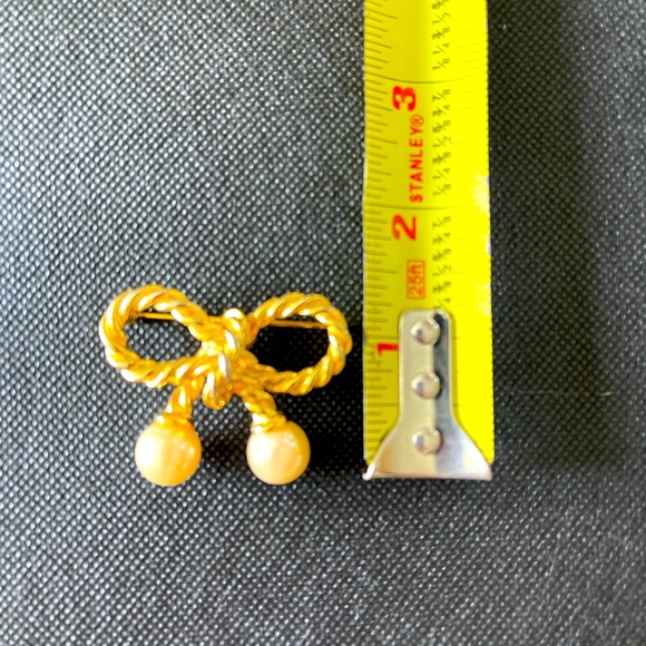 Vintage Gold Tone Bow with Pearls Brooche - Picture 3 of 3
